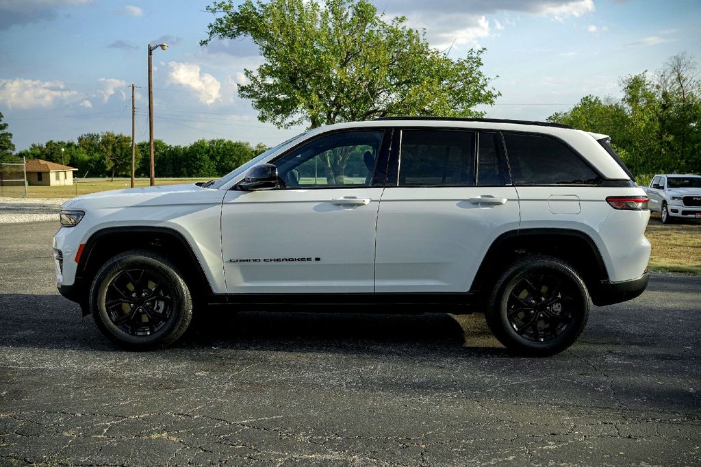 New Car 2025 Jeep Grand Cherokee  Altitude For Sale Under $40,000 In Taylor, Texas
