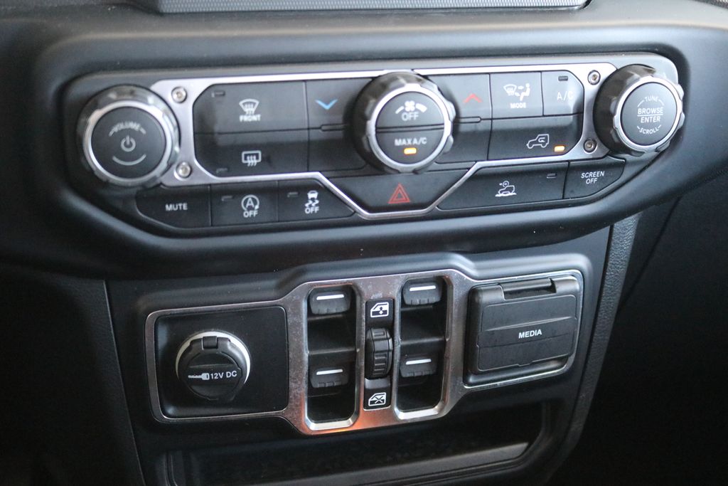 2023 Jeep Gladiator Sport photo