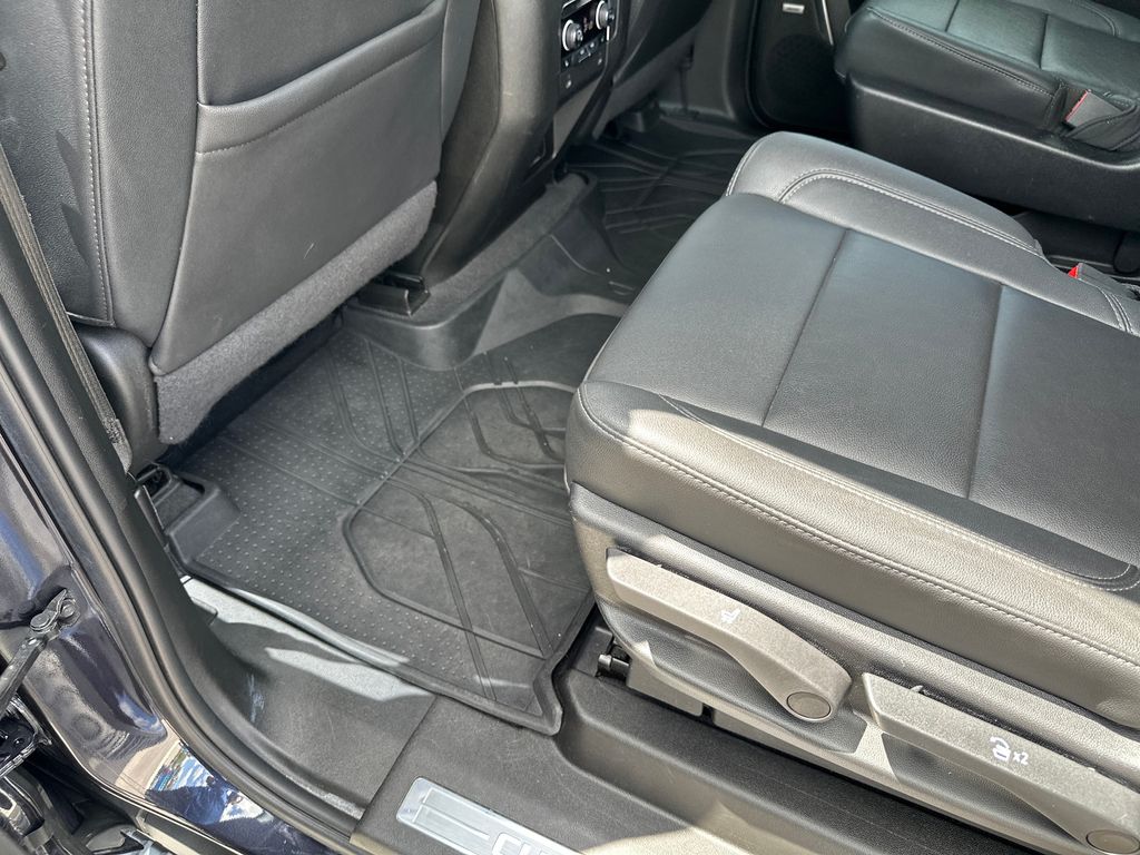 Used Car 2022 Chevrolet Suburban  Z71 For Sale Under $50,000 In Austin, Texas