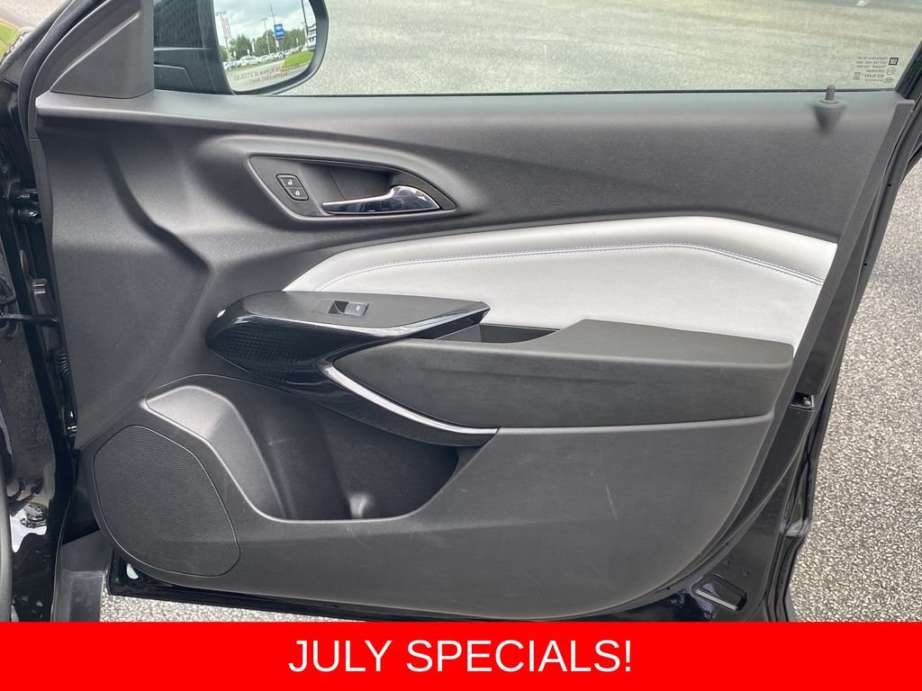Used 2025 Chevrolet Trax SUV