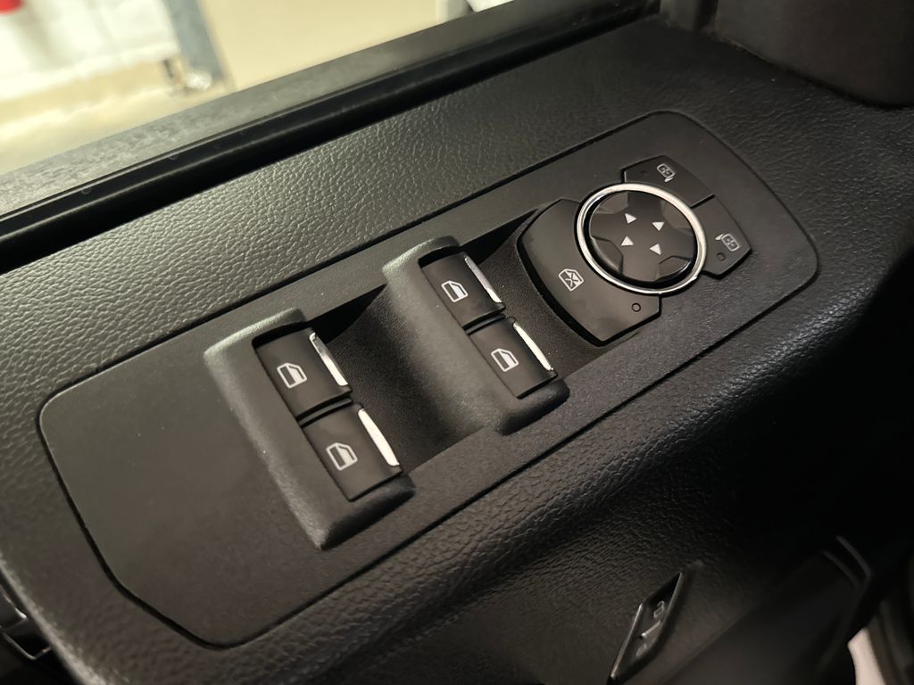 Used 2016  Ford  image 17