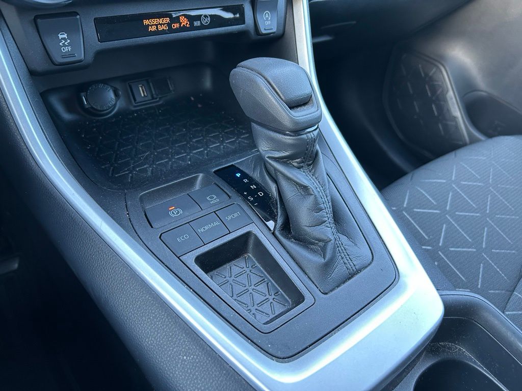 Thumbnail: 2021 Toyota RAV4 - 27