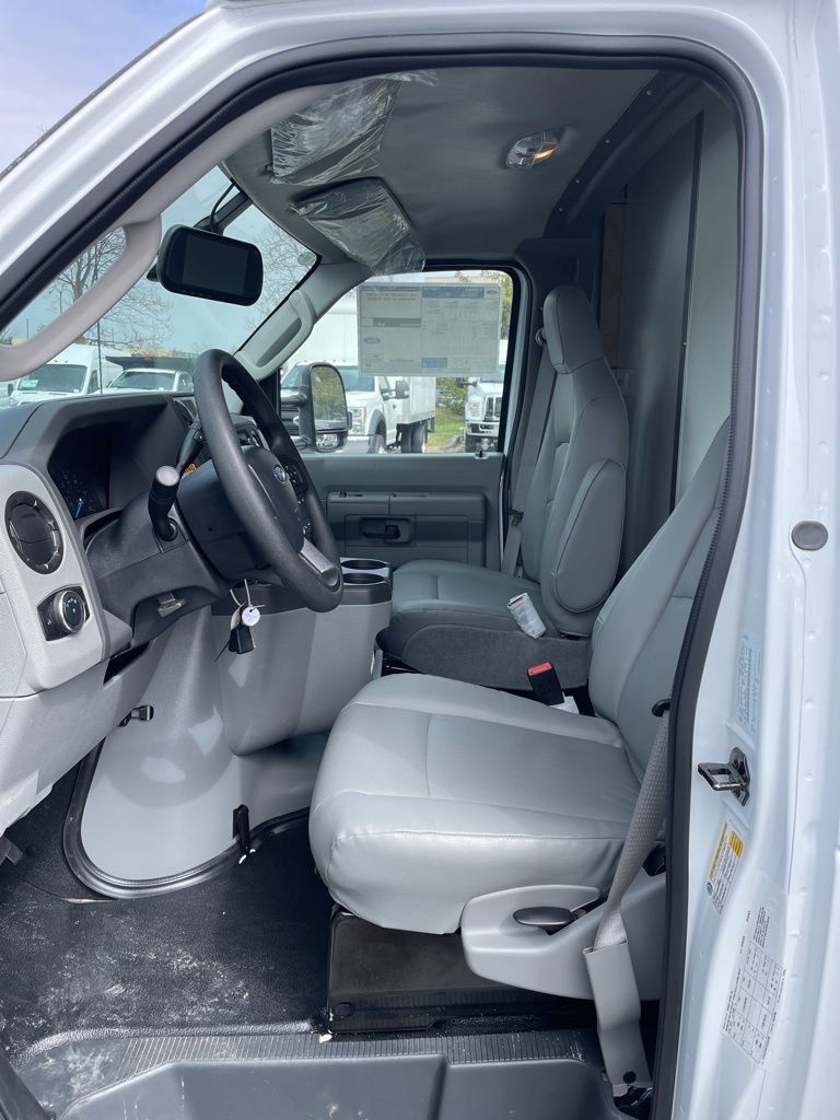 2027 Ford E-Series Cutaway 