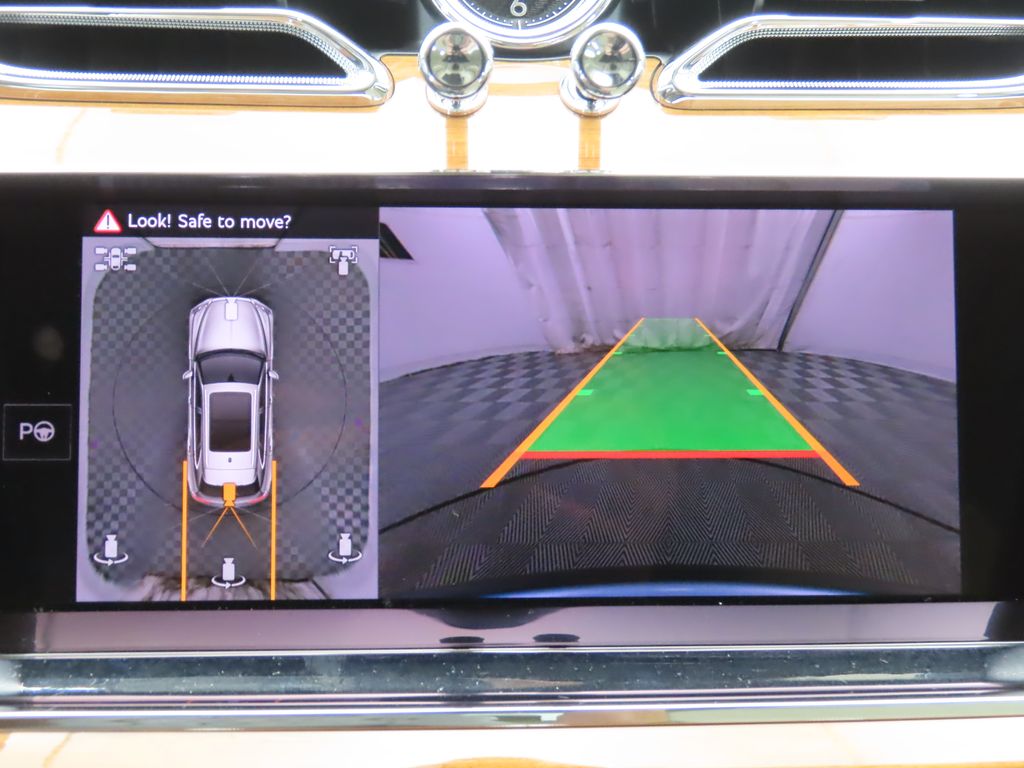 Thumbnail: 2025 Bentley Bentayga - 15