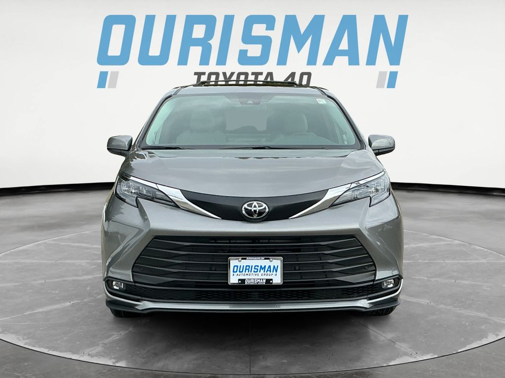 2026 Toyota Sienna XLE 7-Passenger AWD