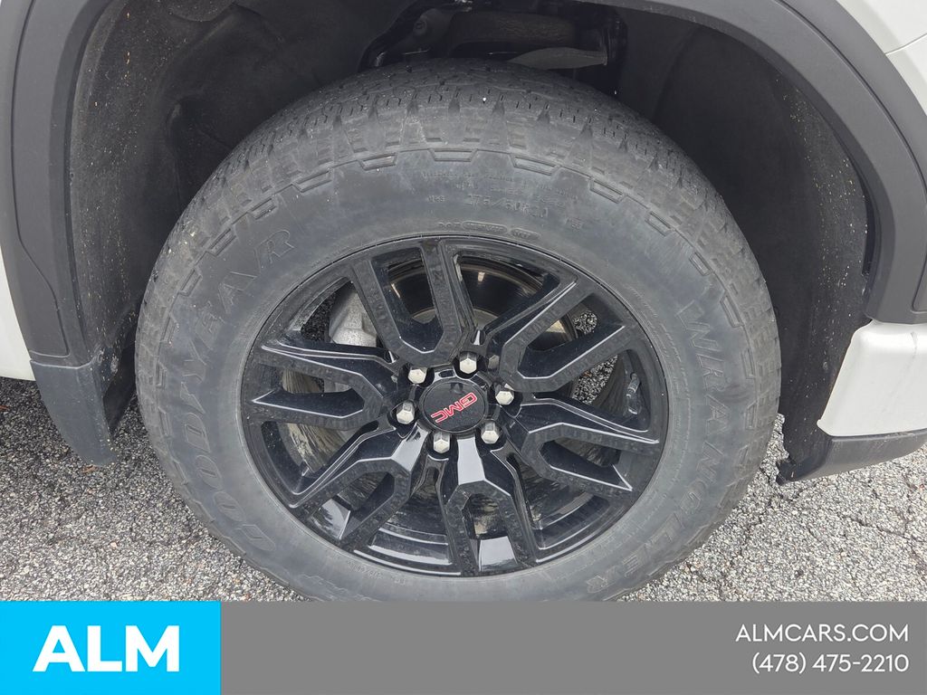 Used 2024 White GMC Elevation image 20