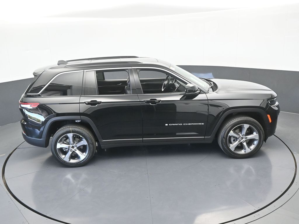 New 2026 Diamond Black Crystal Pearlcoat Jeep Limited image 48