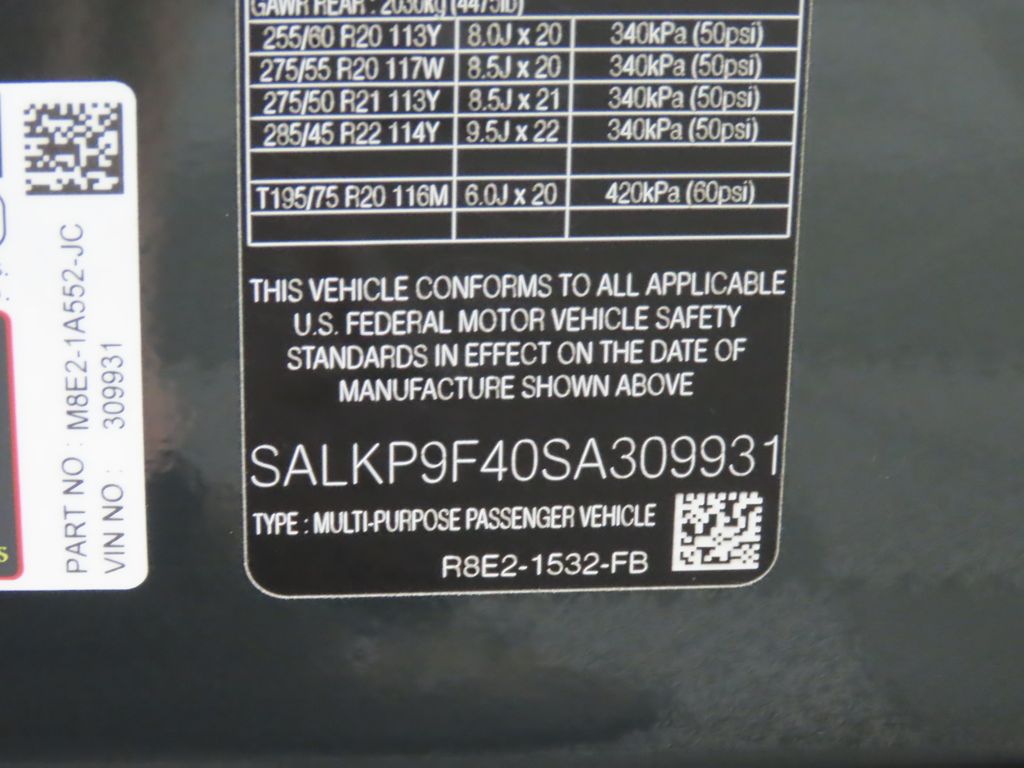 2025 Land Rover Range Rover SE 32