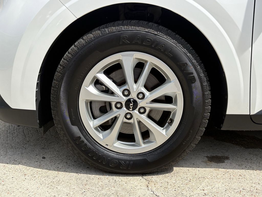 Used 2024 Snow White Pearl Kia LX image 9