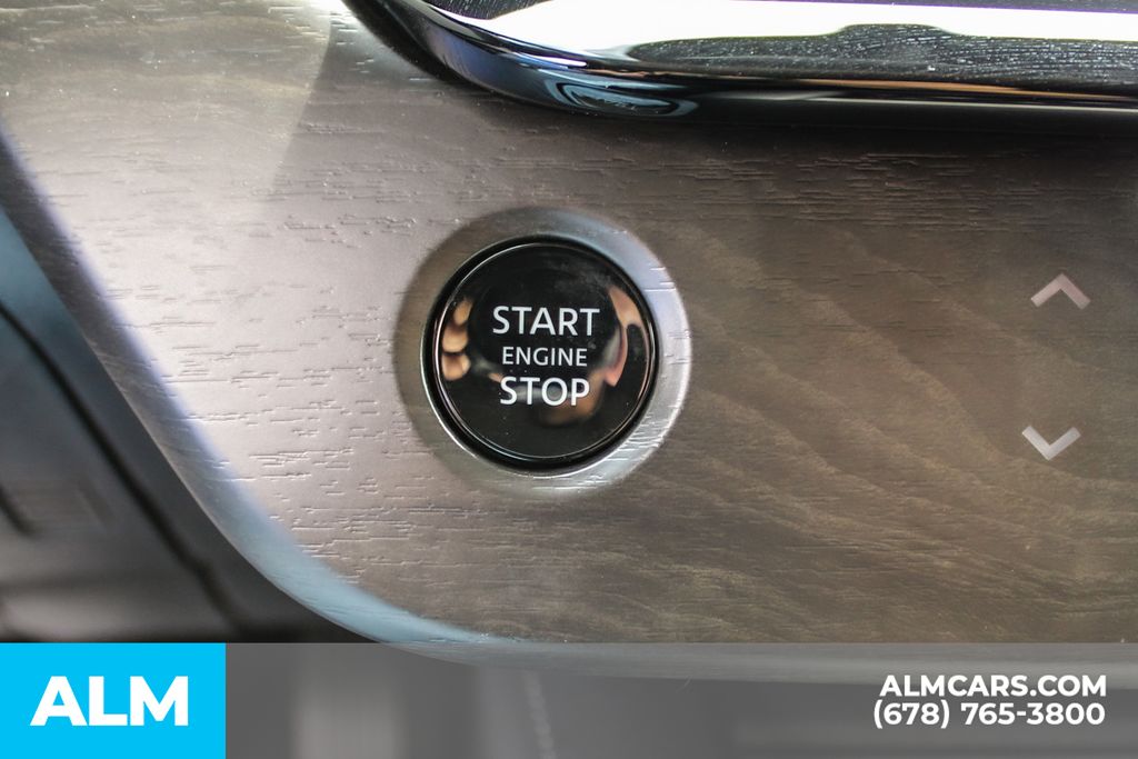 Used 2025 Black Nissan Platinum image 29