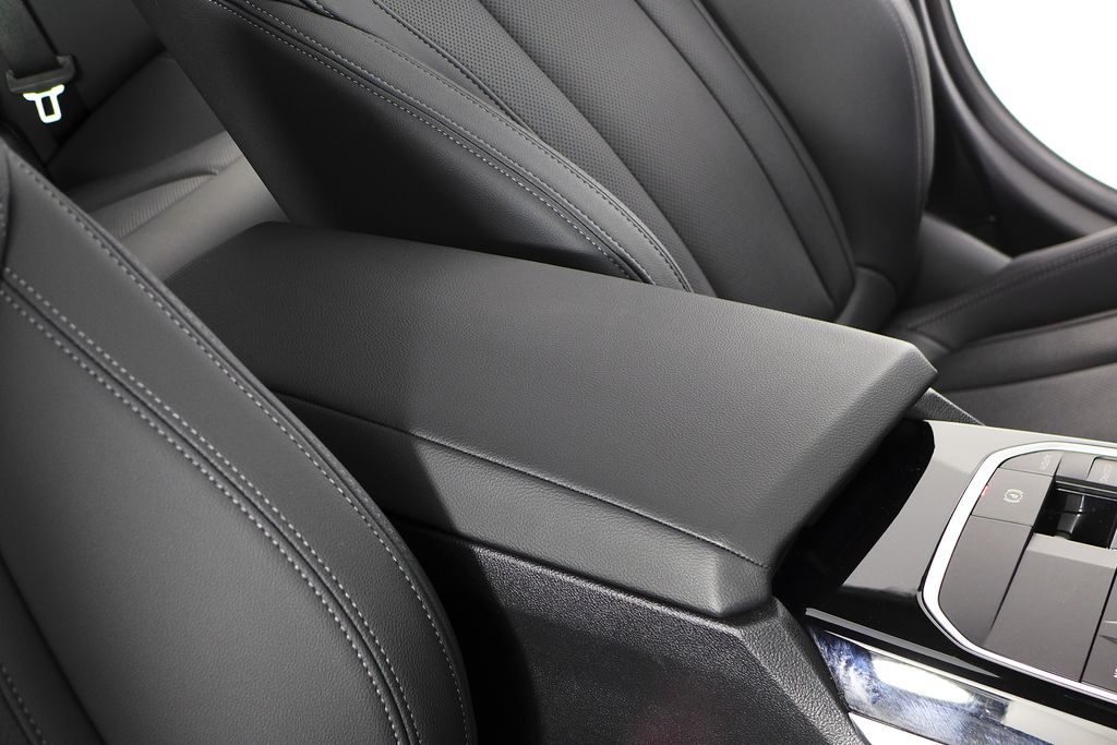 Thumbnail: 2023 BMW i4 - 16