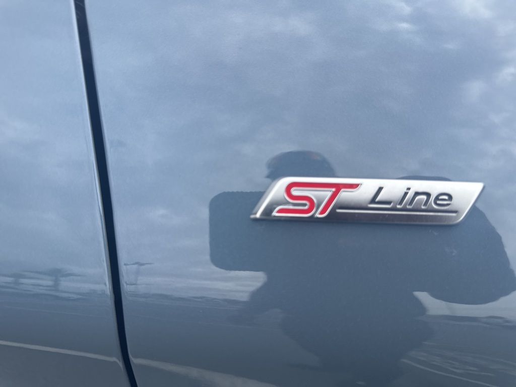 2025 Ford Explorer ST-Line 7