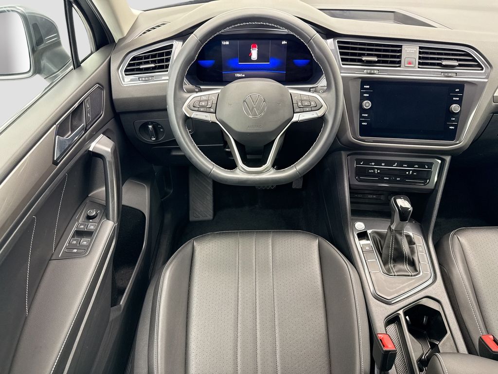 Thumbnail: 2023 Volkswagen Tiguan - 10