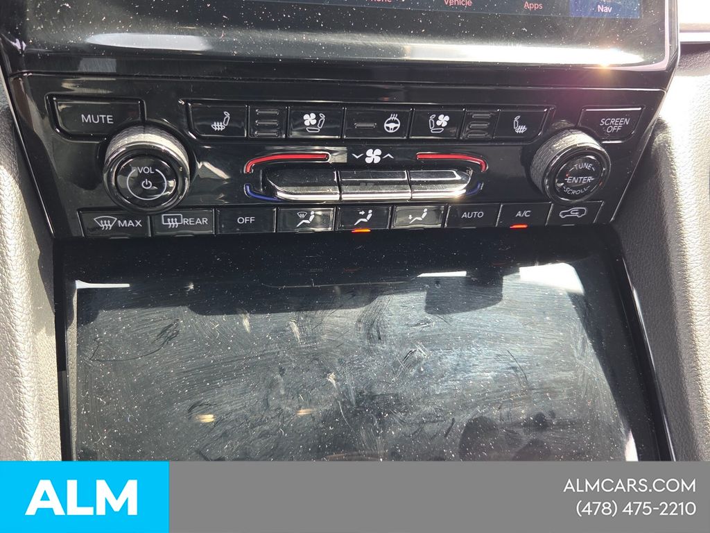 Used 2025 Black Jeep Overland image 23