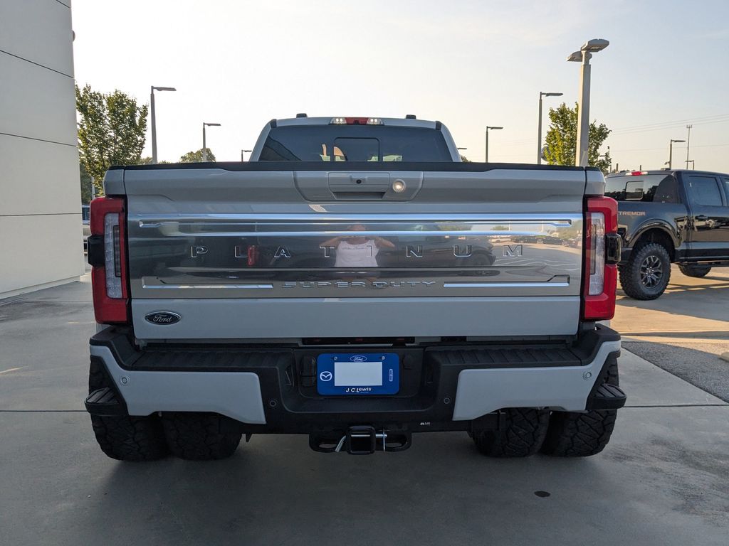 2025 Ford F-450 Super Duty Platinum
