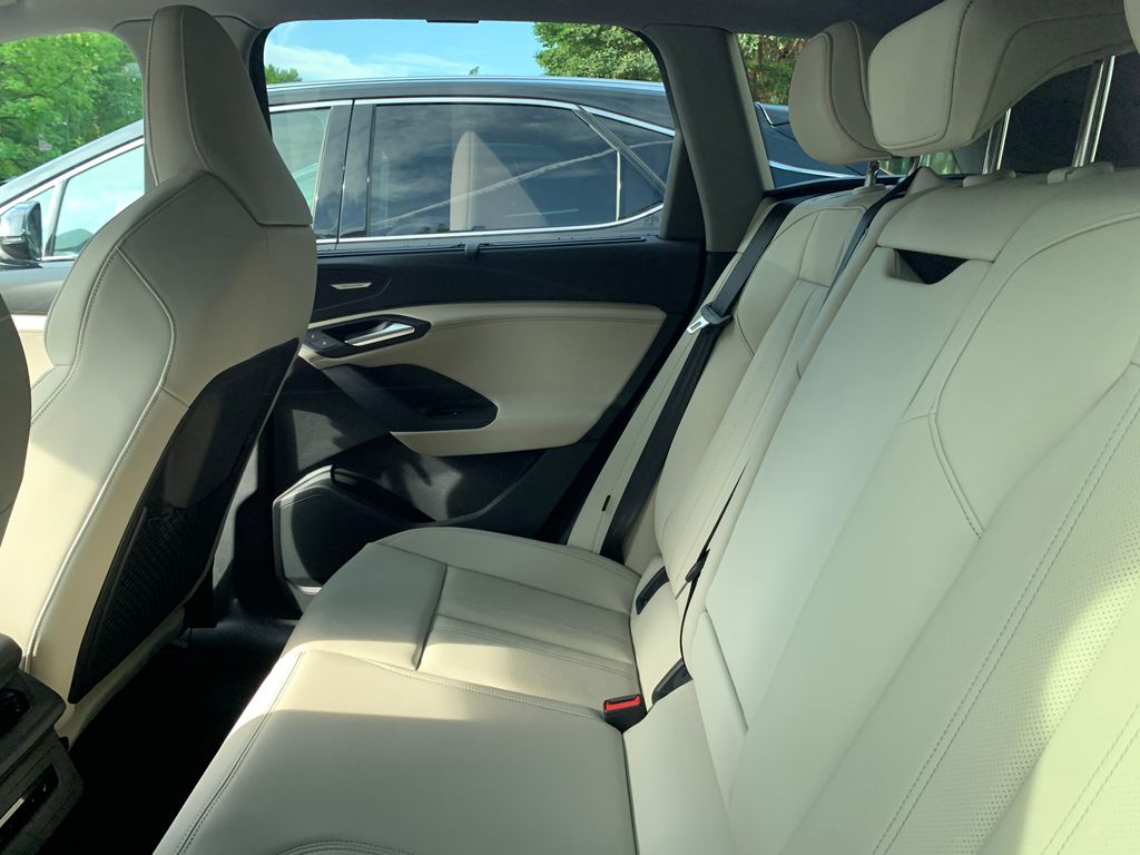 Thumbnail: 2025 Audi Q6 e-tron - 5