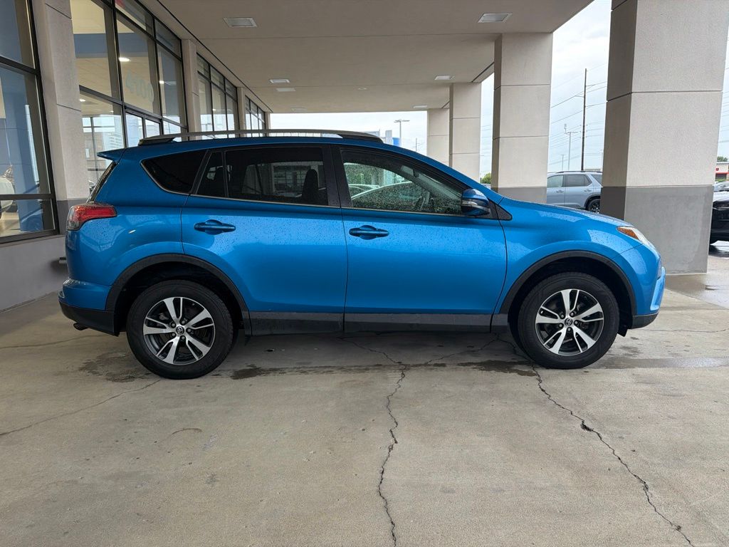 Thumbnail: 2018 Toyota RAV4 - 6