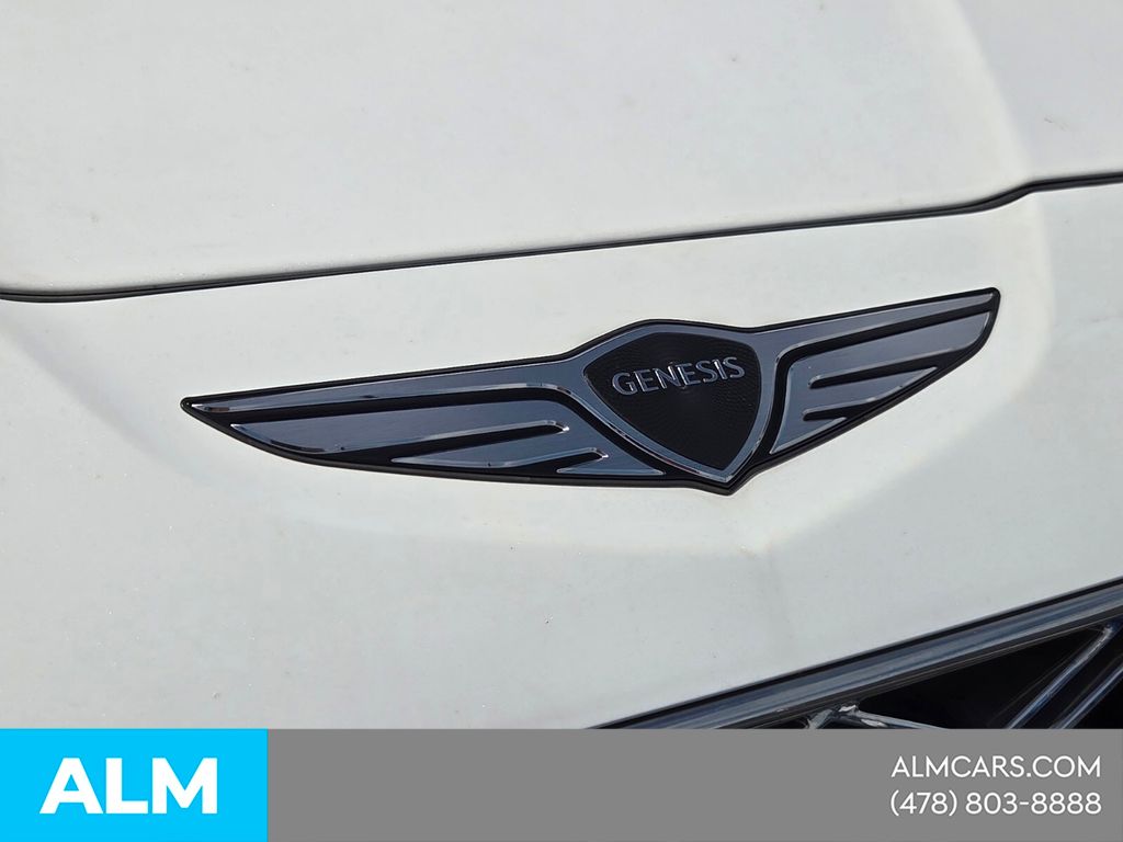 Used 2025 White Genesis 2.5T image 25