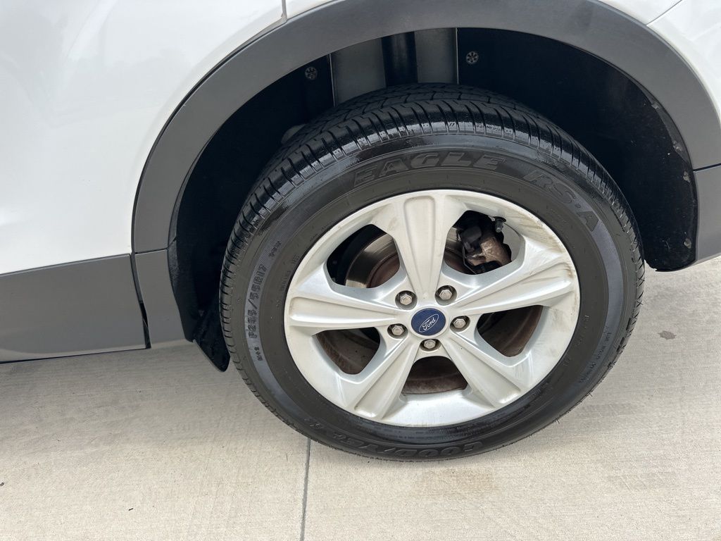 2014 Oxford White Ford Escape SE 4X4 SUV
