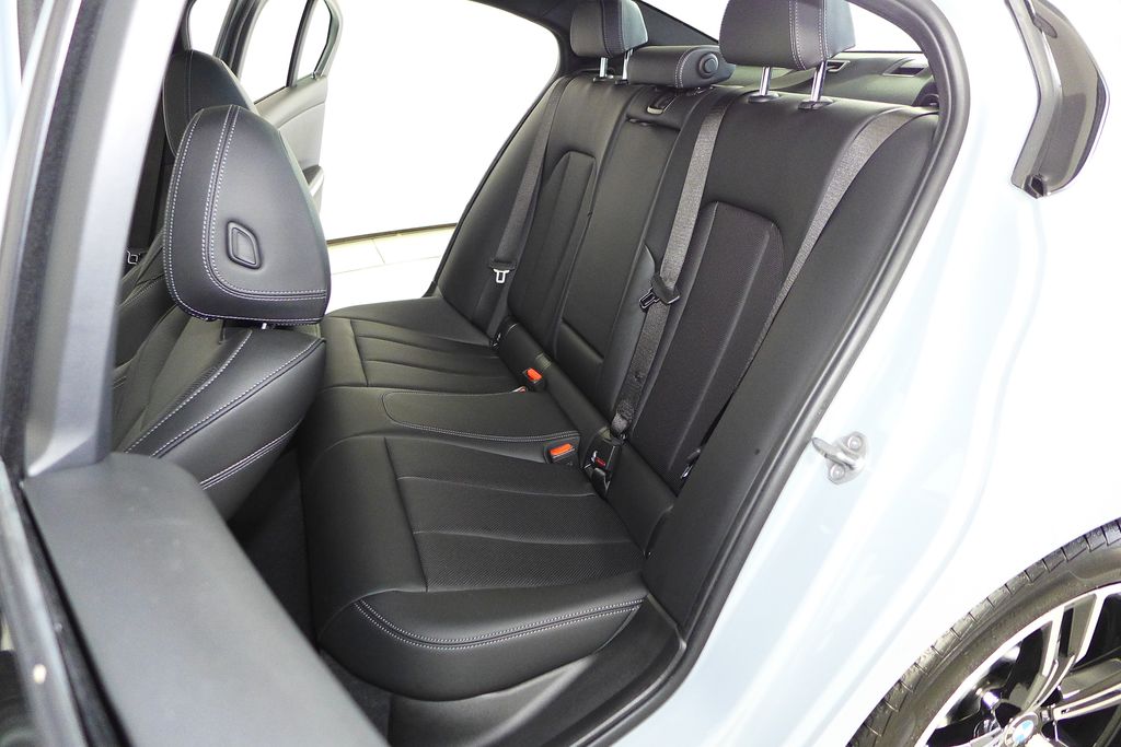 Thumbnail: 2023 BMW 3 Series - 21