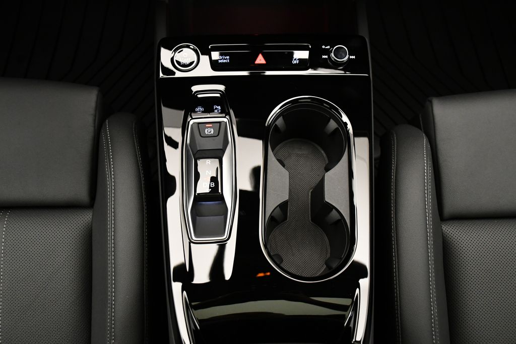 2025 Audi e-tron Premium 26