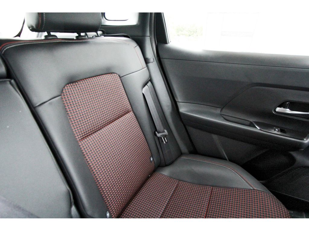 2026 Nissan Kicks SR - 11