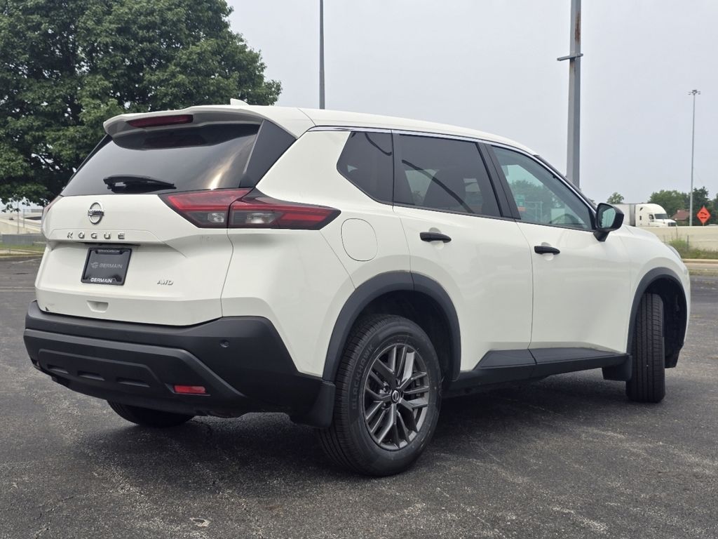 Used 2021 White Nissan S image 14