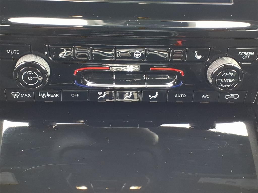 used 2023 Jeep Grand Cherokee car, priced at $32,900