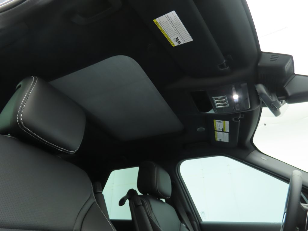 Thumbnail: 2025 Land Rover Discovery - 18