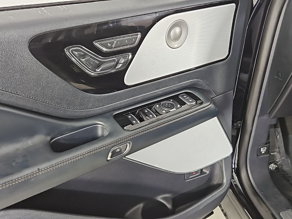 Thumbnail: 2025 Lincoln Aviator - 12