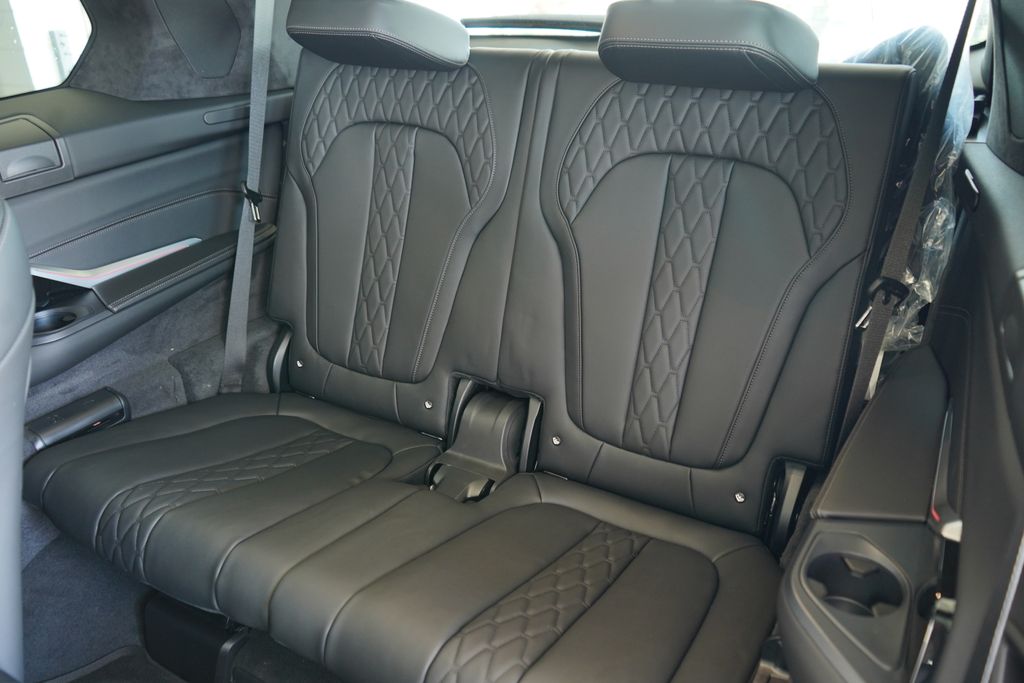 Thumbnail: 2025 BMW X7 - 22