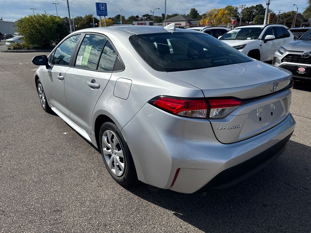 2026 Toyota Corolla LE photo 5