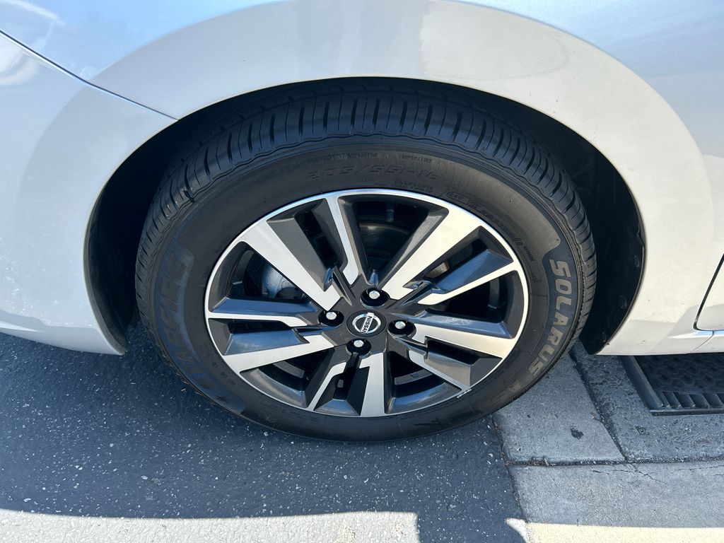2021 Nissan Versa 1.6 SV 3
