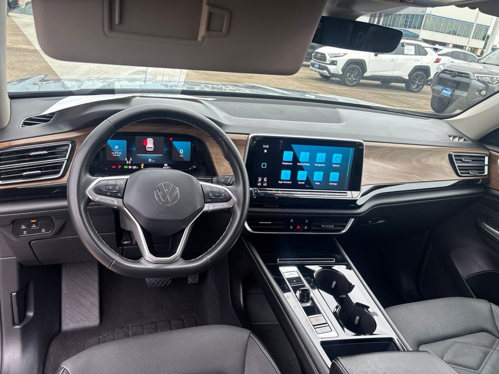 2024 Volkswagen Atlas 2.0T SE w/Technology White at DeMontrond Gulf Freeway