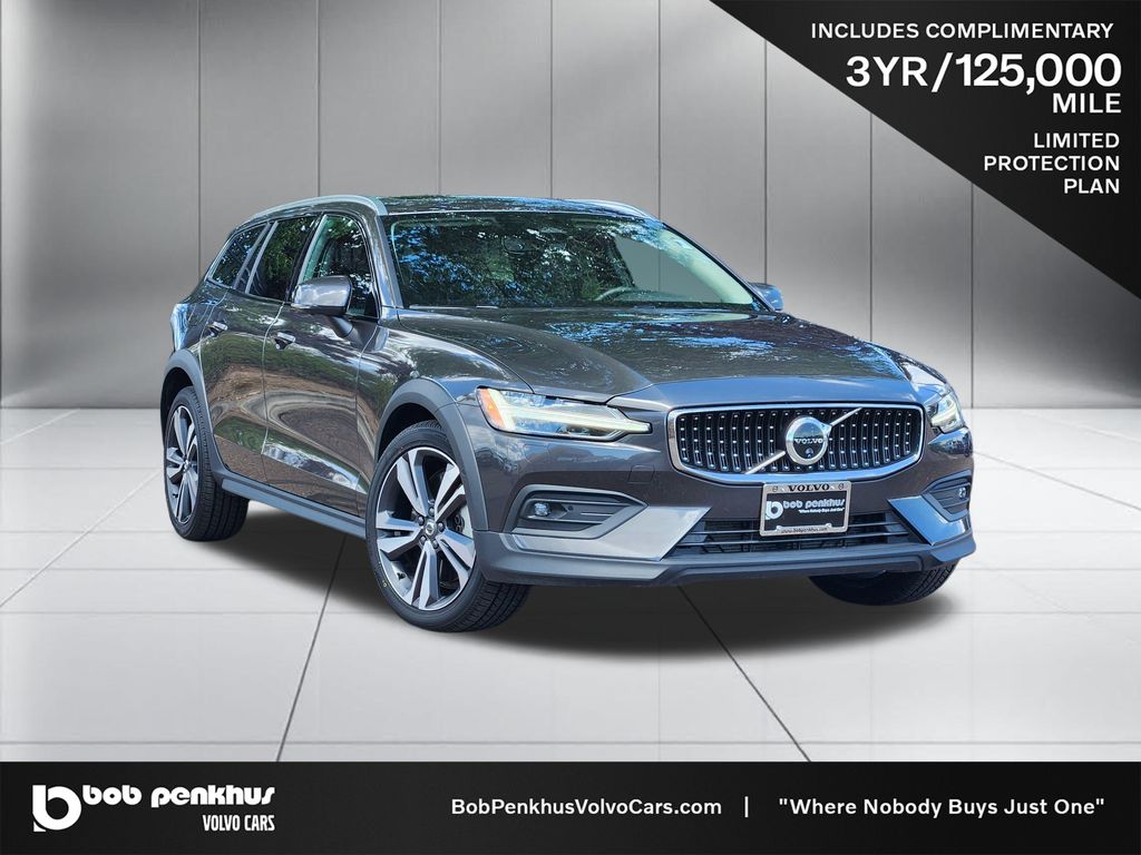 2025 Volvo V60 Cross Country B5 Plus