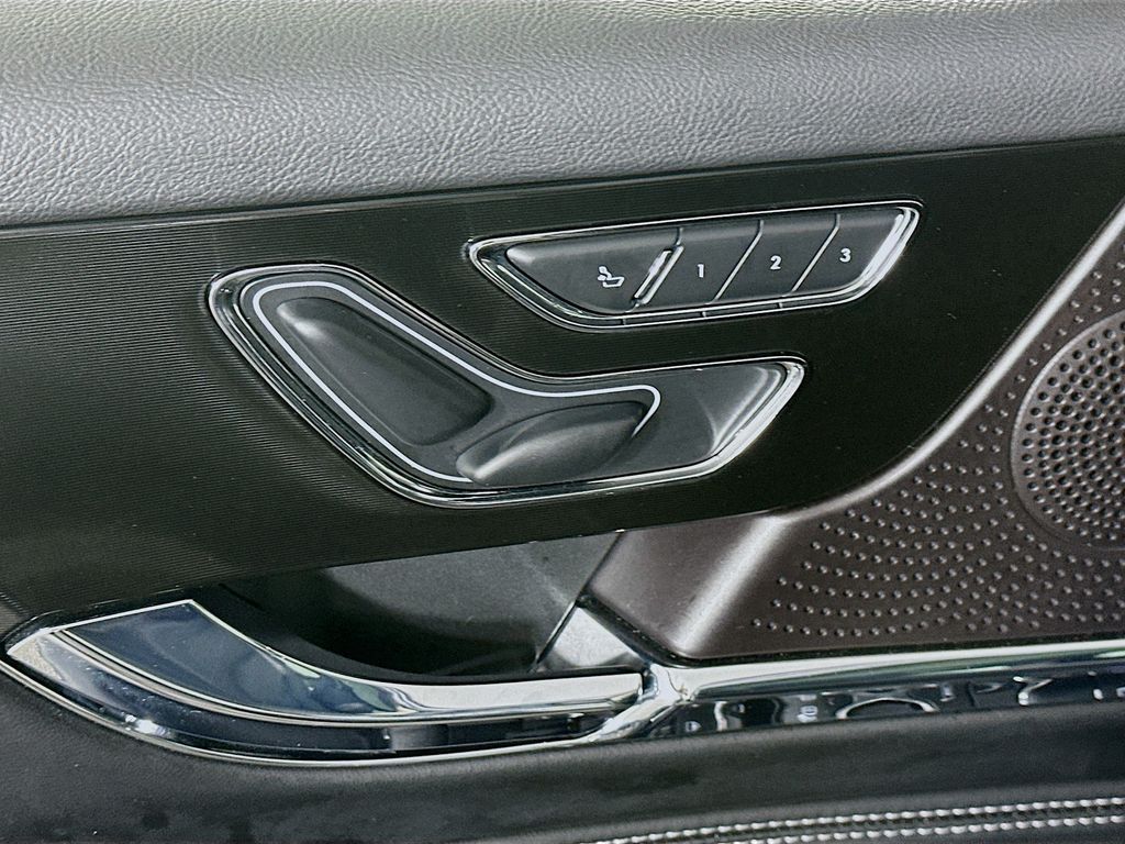 Used 2023 Gray Lincoln Grand Touring image 23