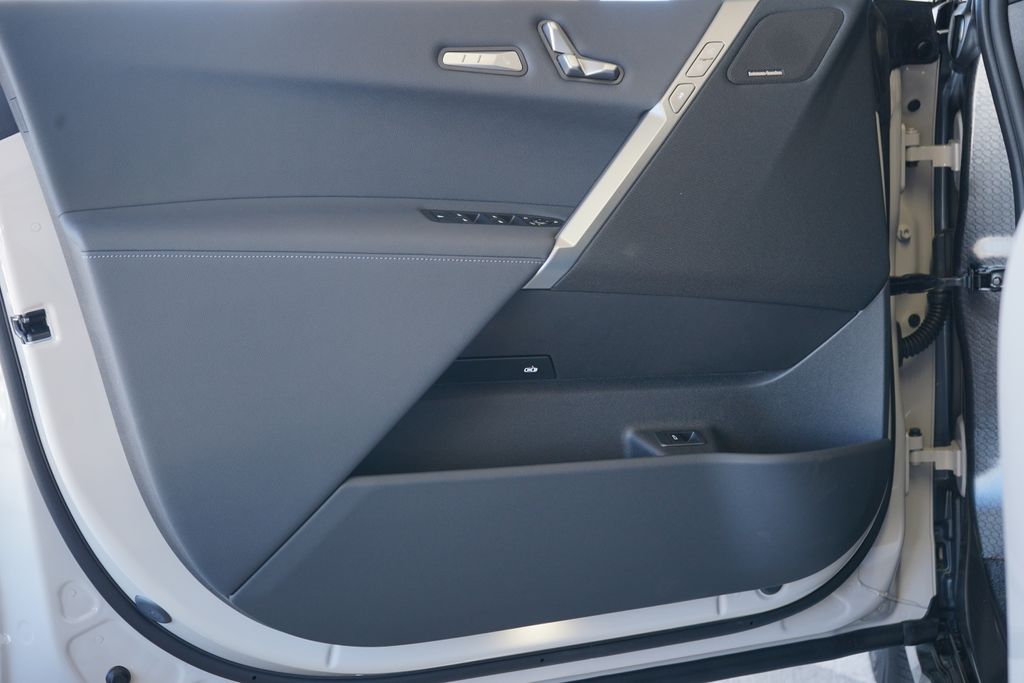 Thumbnail: 2026 BMW iX - 9