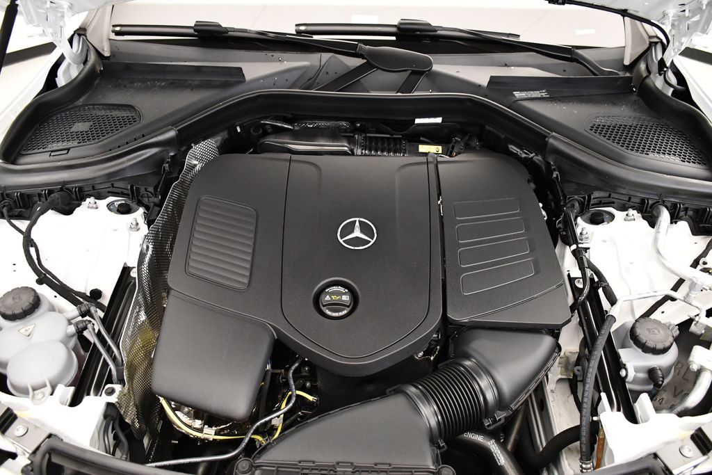 2025 Mercedes-Benz GLC 300 11