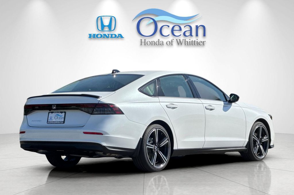 New 2026 Platinum White Pearl Honda SE image 4