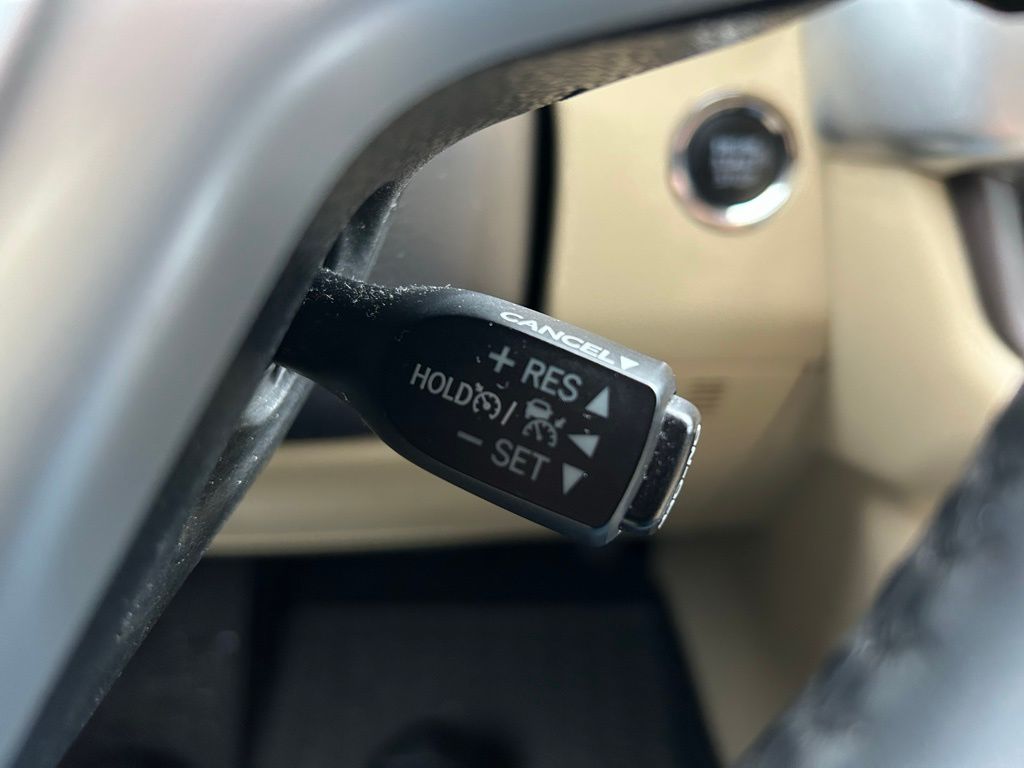 2019 Toyota Highlander SE 22