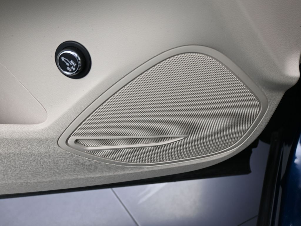 Used 2023 Sapphire Metallic Buick Preferred image 14