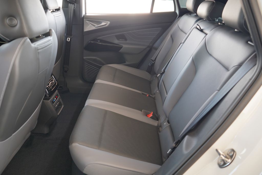 2025 Volkswagen ID.4 Pro S Plus 7