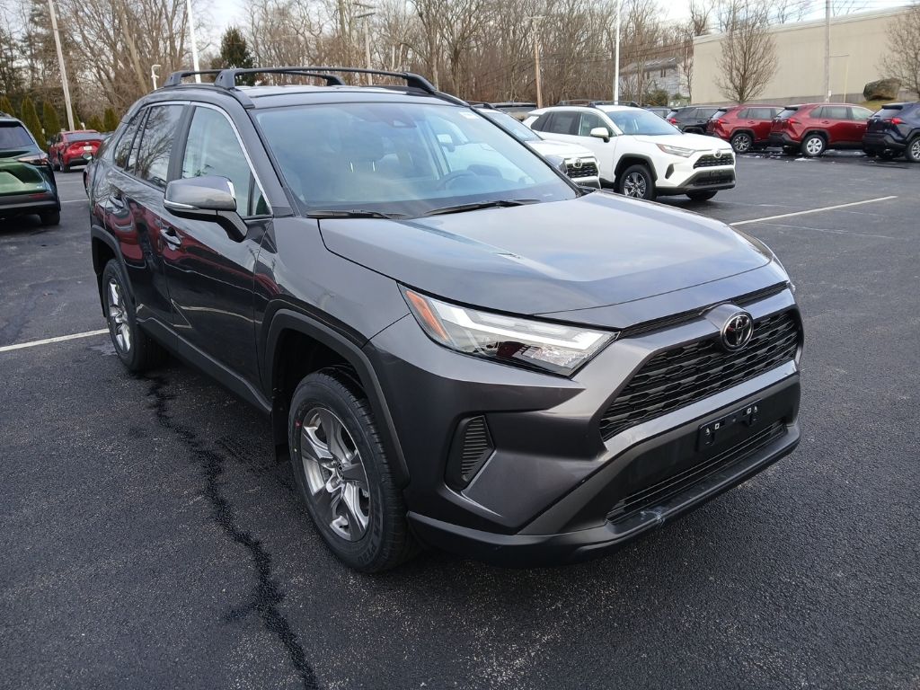 2025 Toyota RAV4 XLE's photo