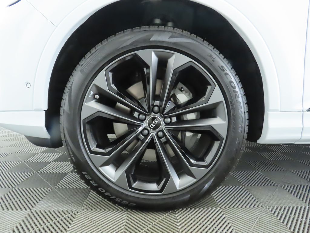 2025 Audi Q7  32