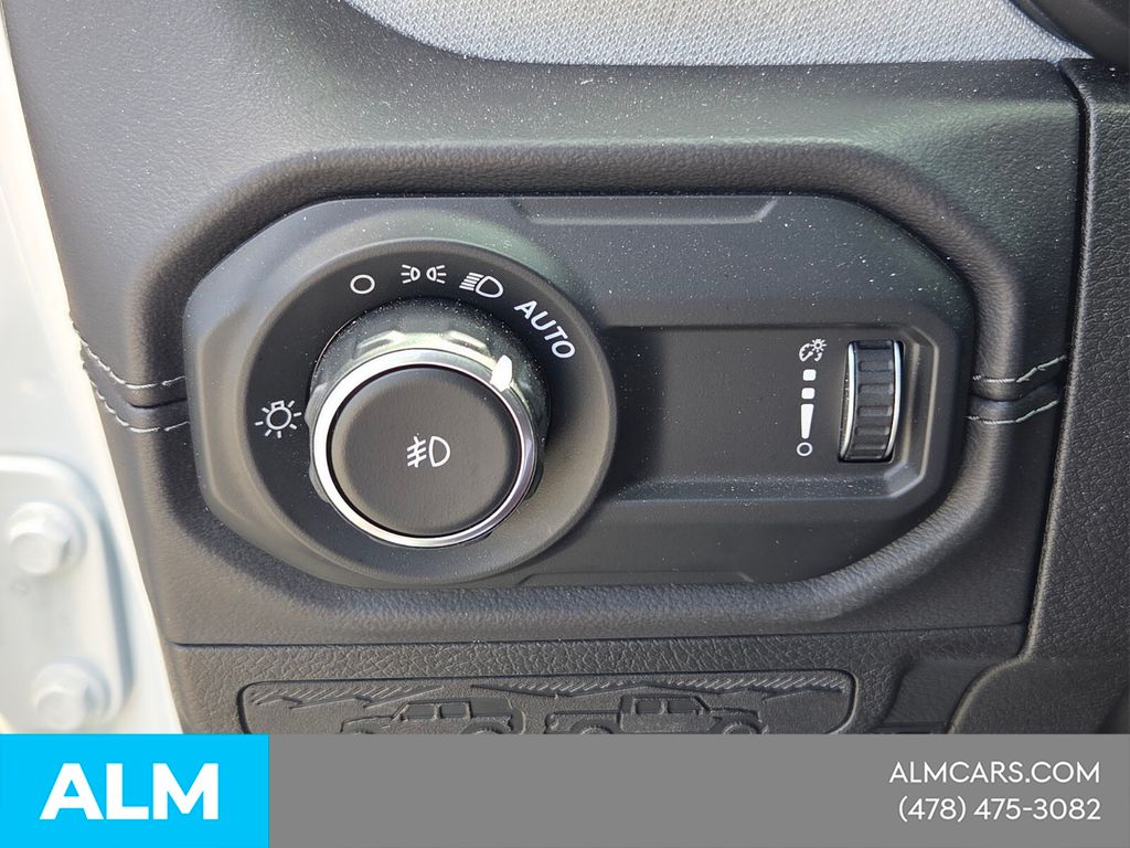 Used 2025 White Jeep Sahara image 26