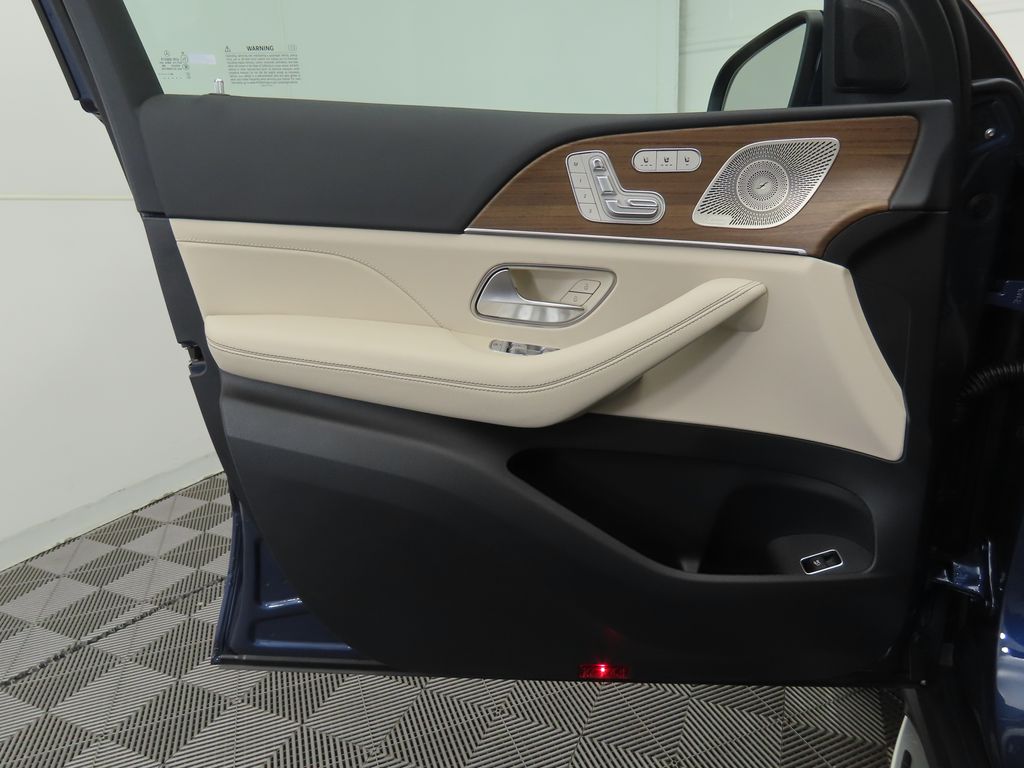 Thumbnail: 2026 Mercedes-Benz GLE - 25