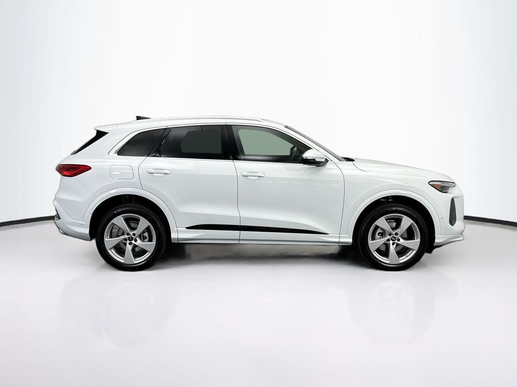 Thumbnail: 2025 Audi Q5 - 4