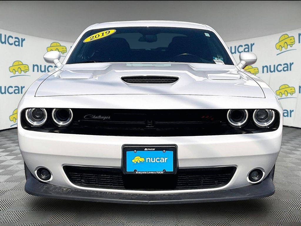2019 Dodge Challenger — photo 2