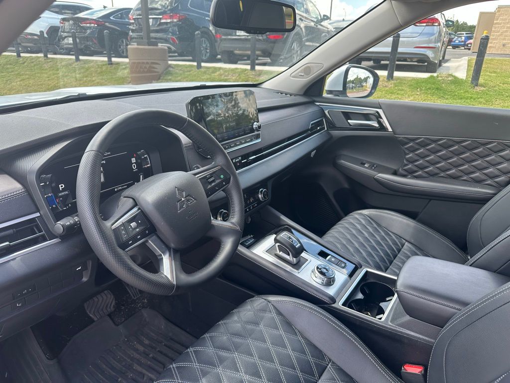 Thumbnail: 2024 Mitsubishi Outlander - 5