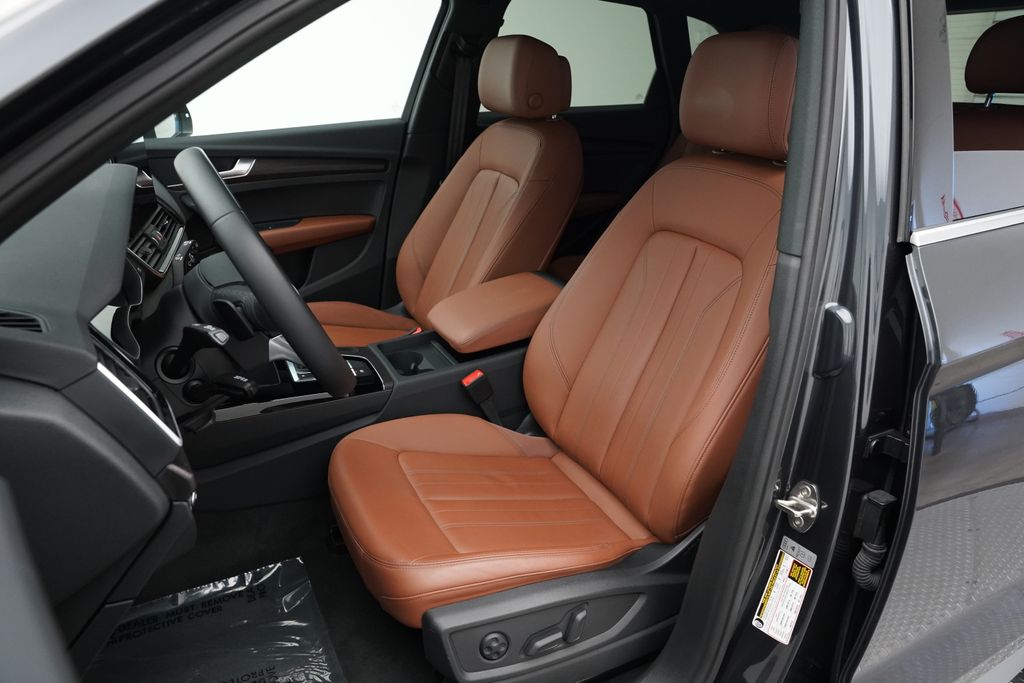 Thumbnail: 2023 Audi Q5 - 6